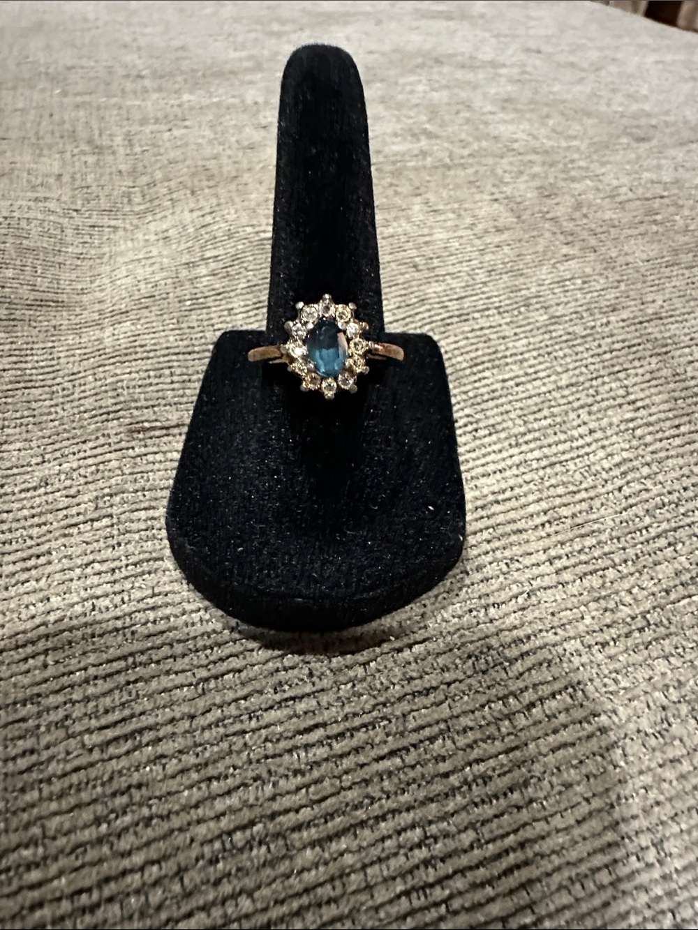 Vintage Blue Halo Ring Gold Tone Princess Diana Style Look. Size 7
